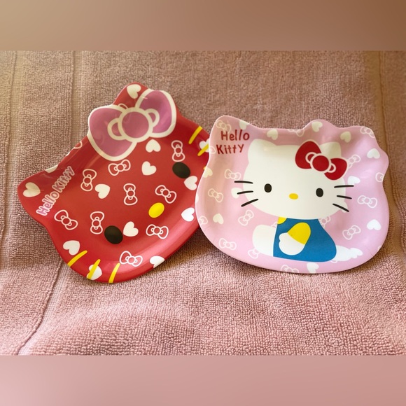 Hello Kitty Brand New Set of 2 Little Melamine Plates - Picture 1 of 1